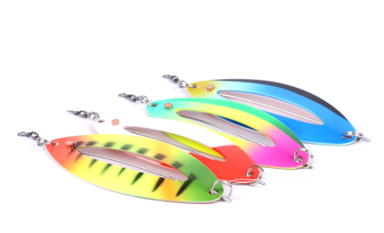 Väinö Tanabru 85mm 13g Isokokoiset rautulätkät valoaukolla.