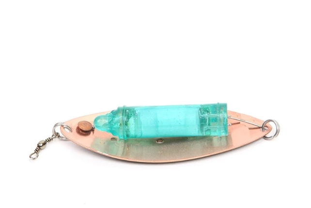 Väinö Tanabru 85mm 13g Isokokoiset rautulätkät valoaukolla.