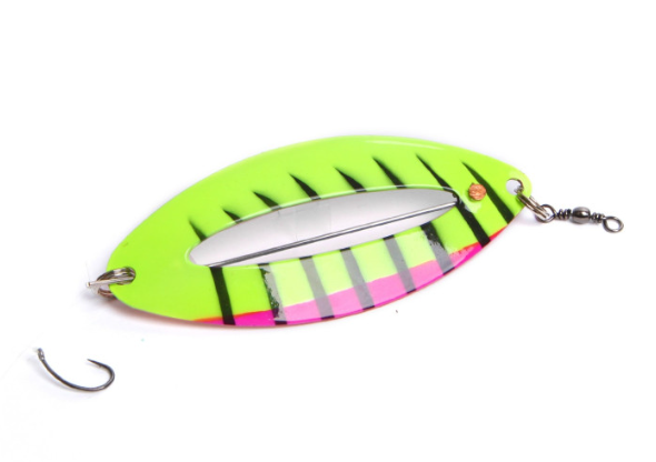 Väinö Tanabru 85mm 13g Isokokoiset rautulätkät valoaukolla.