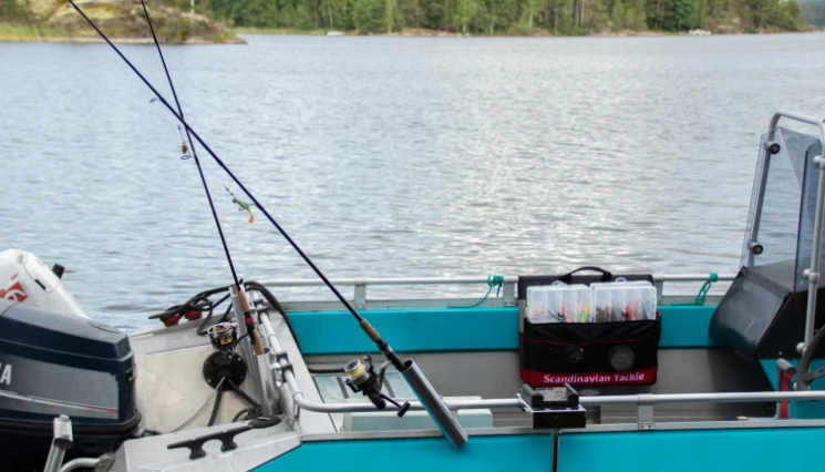 Scandinavian Tackle Jättikokoinen tarvikelaukku + 4x vieherasia