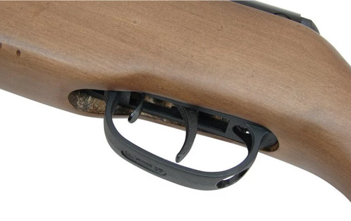 Crosman Vantage 4.5mm ilmakivääri kiikaritähtäimellä