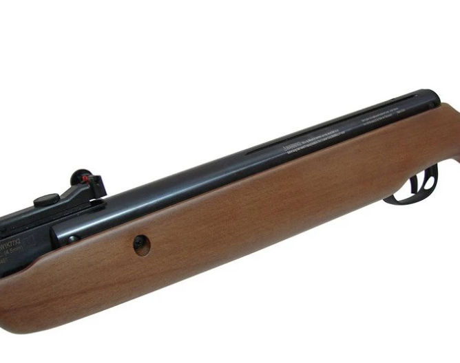 Crosman Vantage 4.5mm ilmakivääri kiikaritähtäimellä