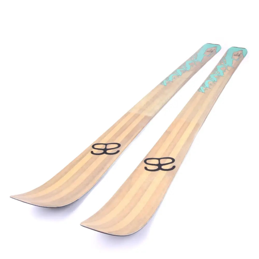 Light wood-grain altai kom 162cm skis with teal and black accents and distinctive logo design
