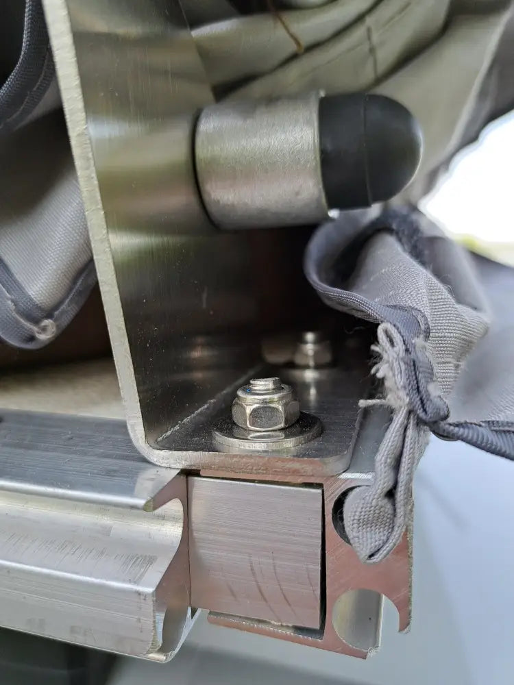 Auton kattoteltta ilma pitkä 1.4 harmaa - harmaa - kattoteltta - wildpoint retkeilyvarusteet verkkokaupasta 1 390 €