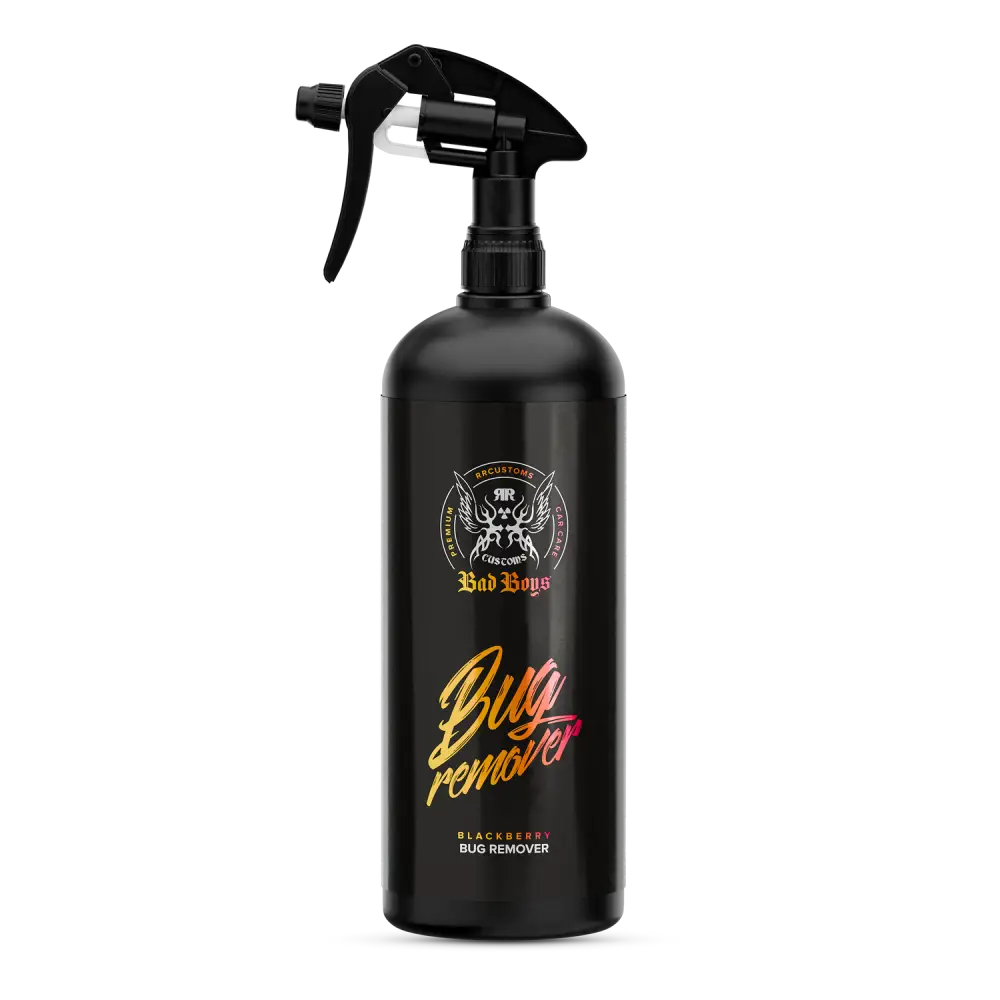 Musta spraypullo mustalla suihkepäällä, jossa badboys bug remover -etiketti kullan ja punaisen sävyissä mattaisella pinnalla