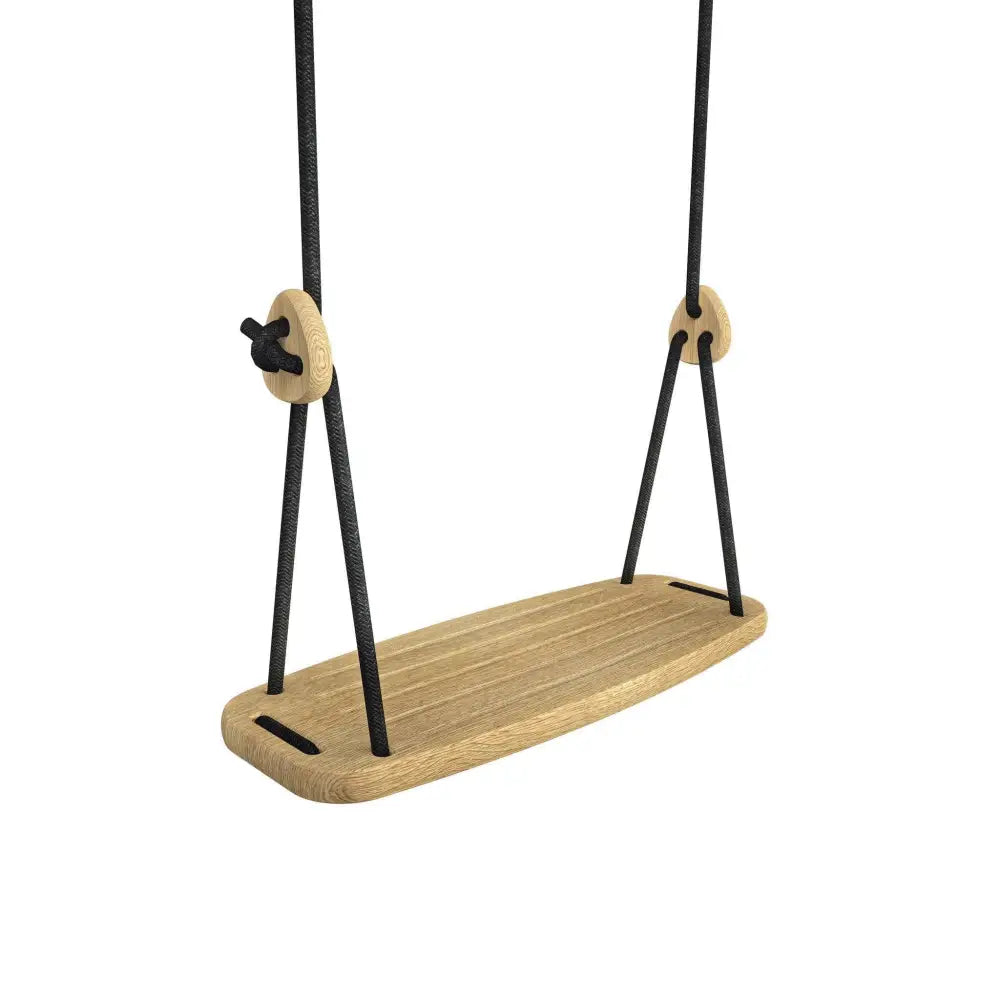 Kevyt tammi puinen keinu mustilla köysillä ja pyöreillä puutappeilla classic oak black -tuoteessa