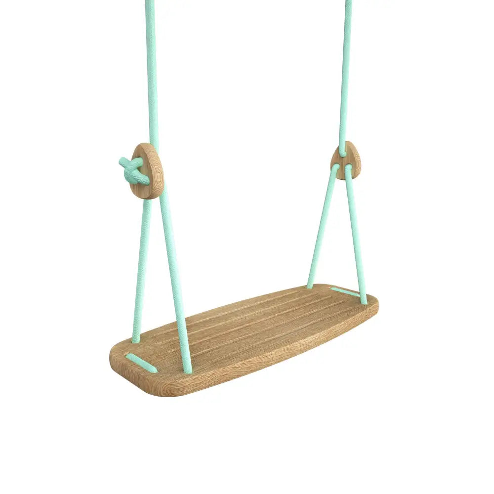 Minimalistinen puiset keinu vaalean mintunvihreillä köysillä ja luonnollisilla tammi yksityiskohdilla classic oak mint mallissa