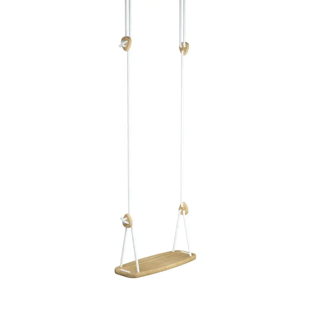 Minimalistinen puinen keinu classic oak white -mallistosta, vaalea luonnollinen viimeistely ja valkoiset köydet
