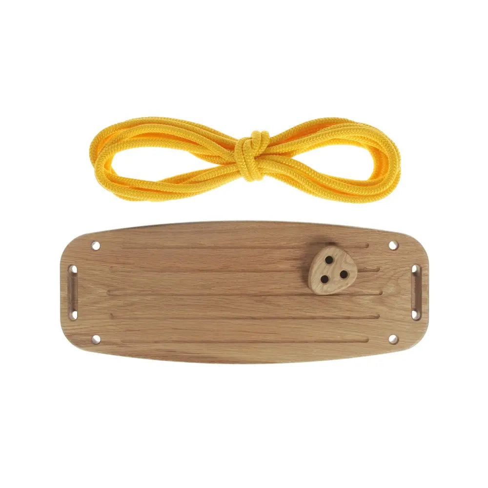 Aito tammi classic oak -kiipeilylauta keltaisella köydellä ja kolmion muotoisella puutapilla