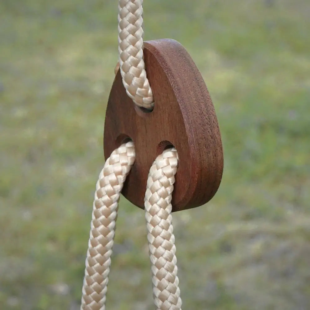 Rustiikkinen puiset Classic walnut beige -vintturipyörä kolmella silmukalla vahvalle punotulle köydelle