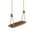 Minimalistinen puinen keinu luonnollisella ruskealla viimeistelyllä ja vaalealla naruvarustuksella Classic Walnut Beige -mallissa