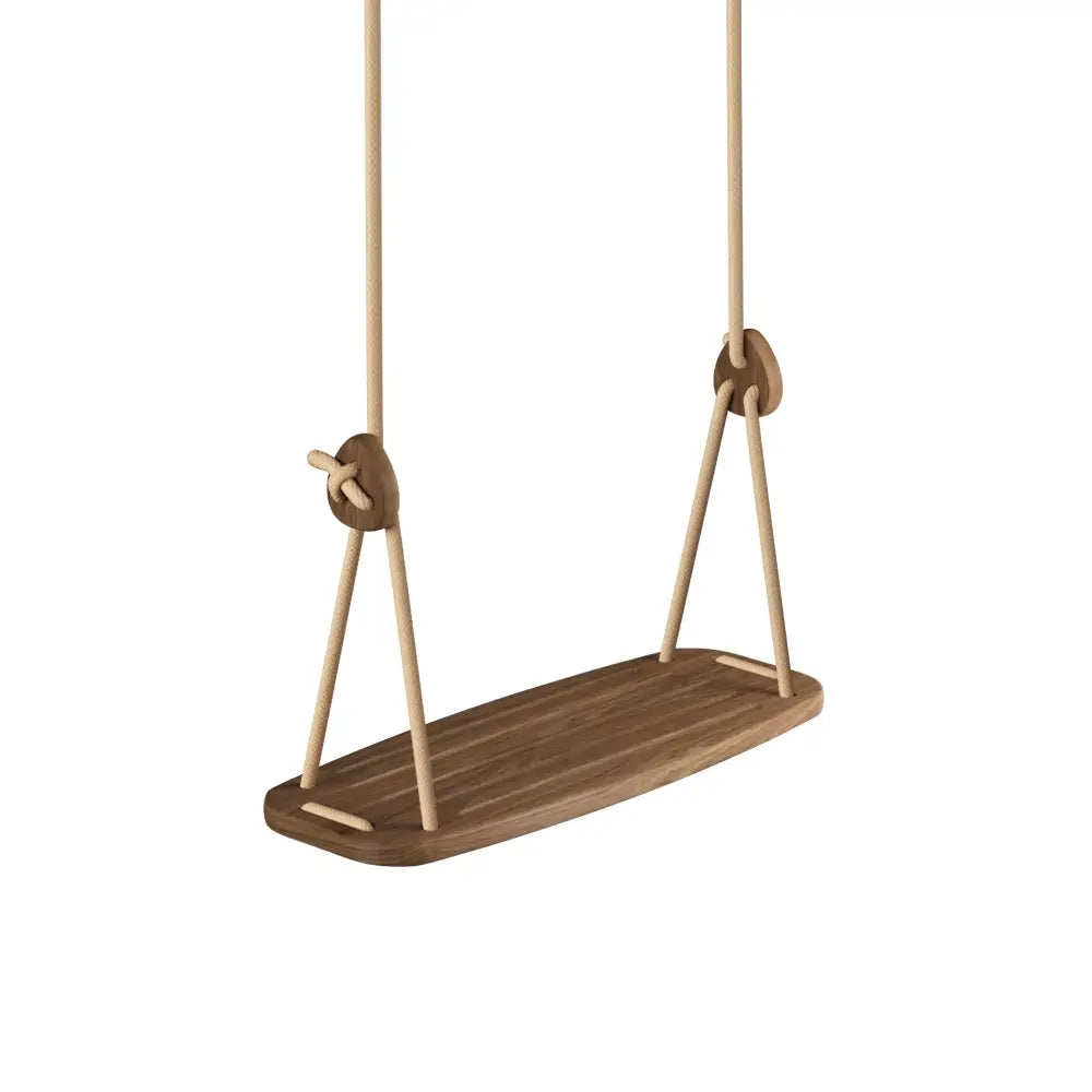 Minimalistinen puinen keinu luonnollisella ruskealla viimeistelyllä ja vaalealla naruvarustuksella Classic Walnut Beige -mallissa