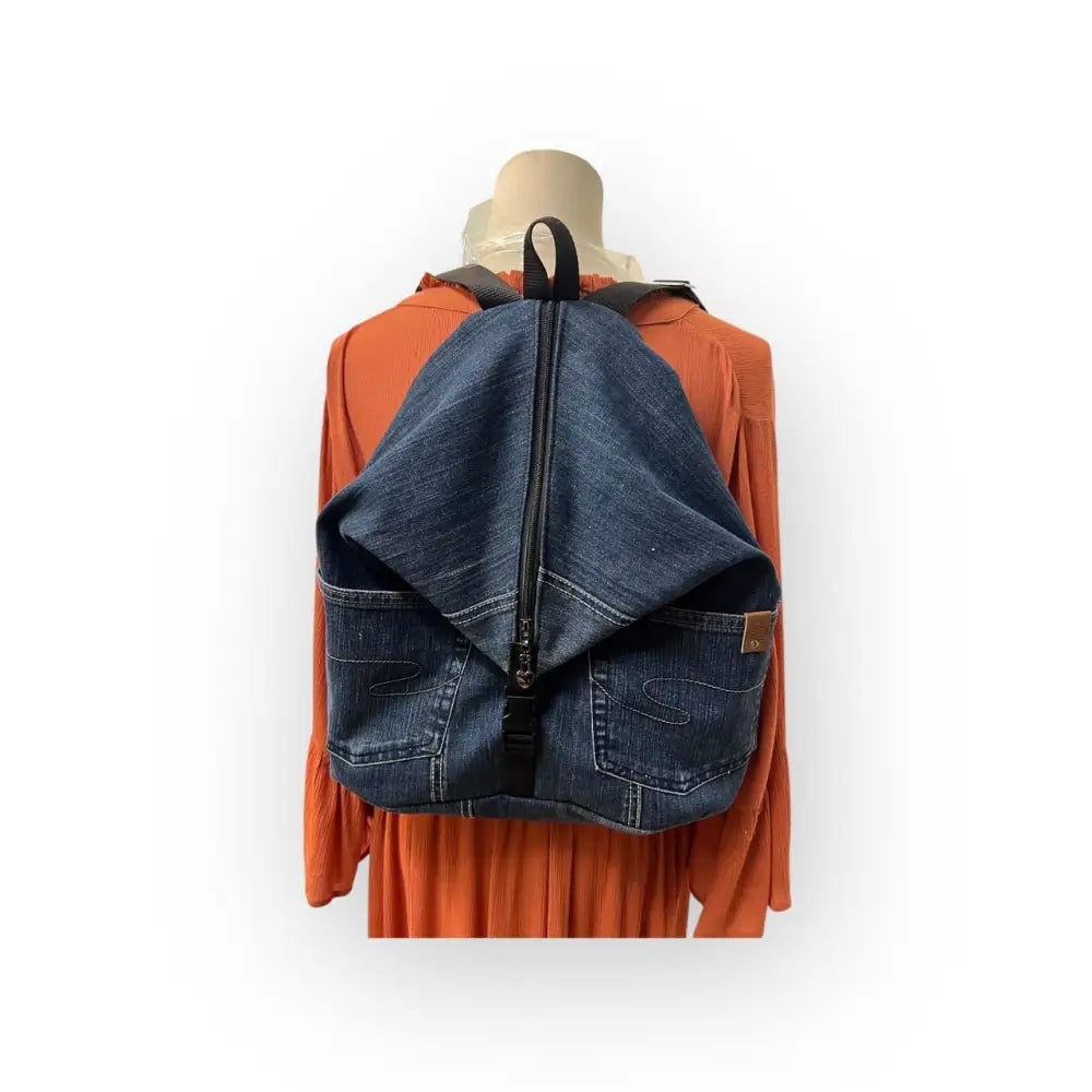 Farkkureppu elisa - reppu kierrätetystä denim kankaasta retkeilyvarusteet verkkokaupasta 49,90 €