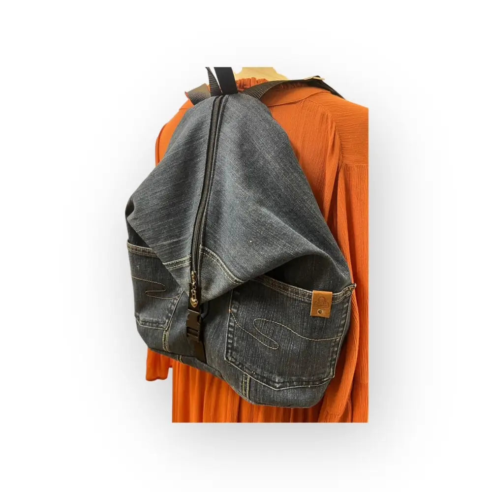 Farkkureppu elisa - reppu kierrätetystä denim kankaasta retkeilyvarusteet verkkokaupasta 49,90 €