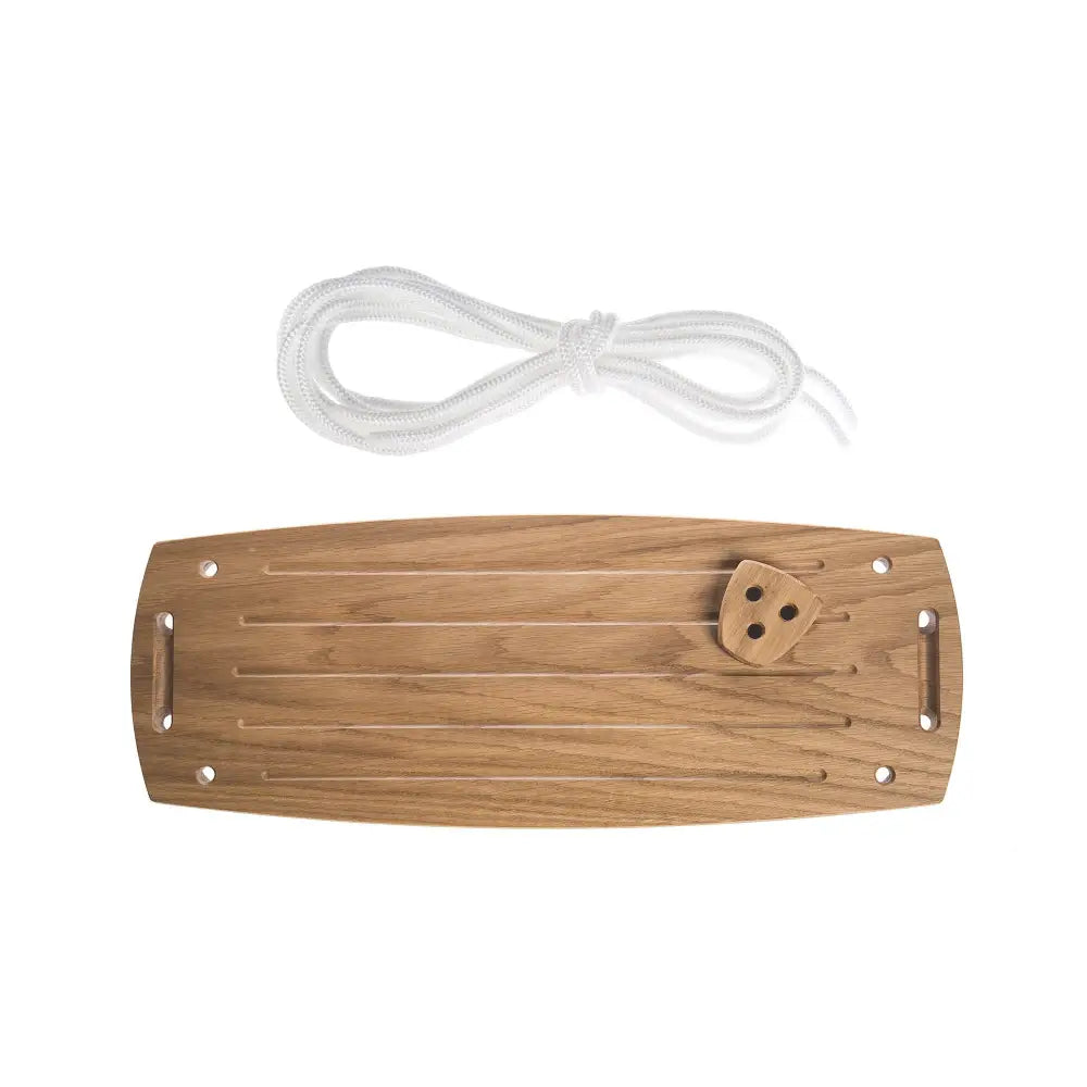 Teak puinen veneen kansilogi grand oak white mallissa valkoisella narulla