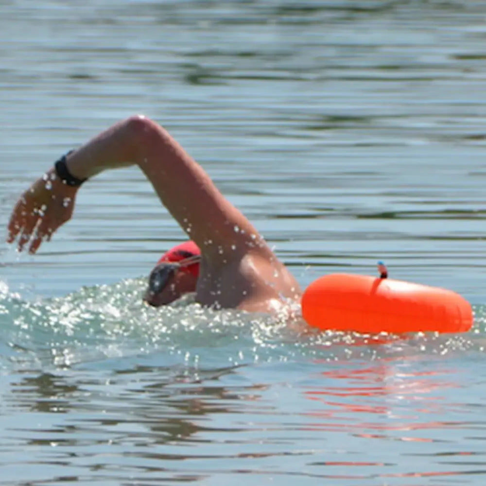 Oranssi H2O swim buoy -ilmapuhallettava pelastuslaite avovesiuisteluun ja uinnin turvallisuuteen