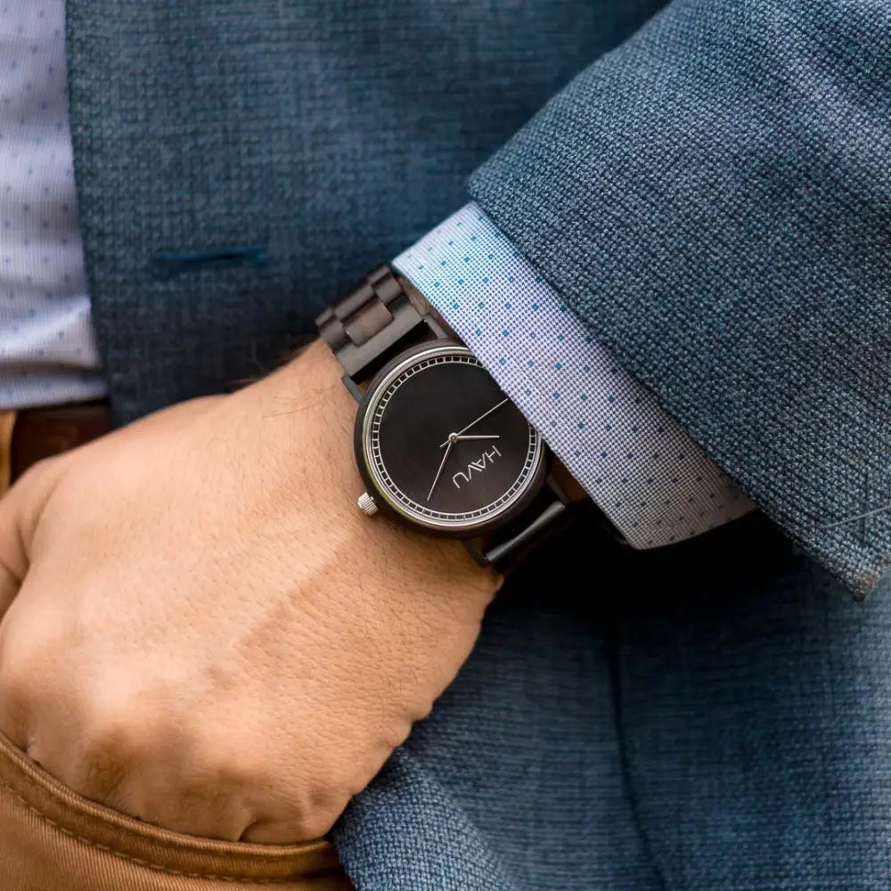 Havu watches virta 38mm musta puinen rannekello minimalistisella designilla ja hav-logolla kellotaulussa