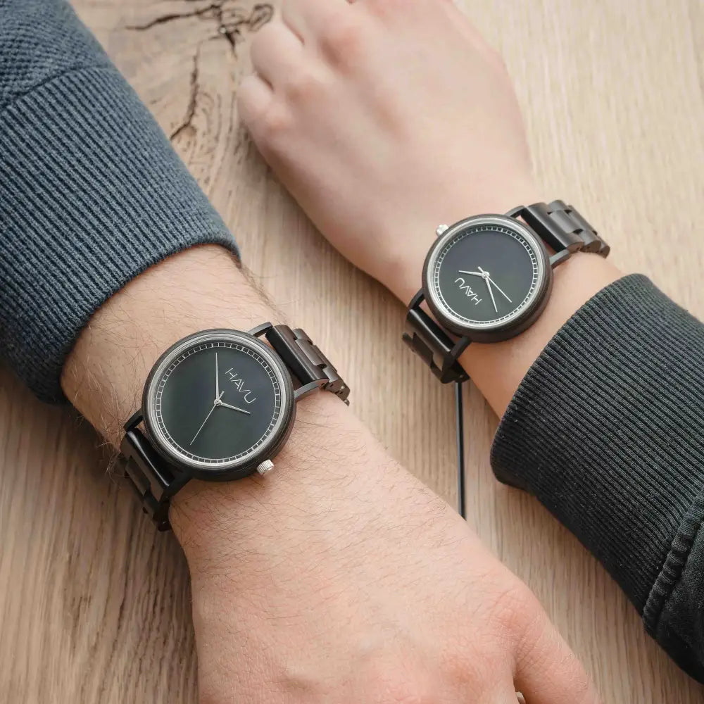 Black wooden havu watches virta 42mm with minimalist black dial and silver hands puinen rannekello