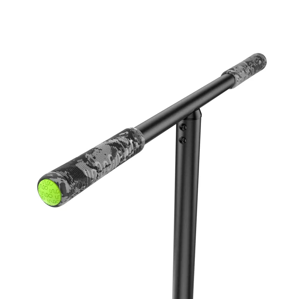 Indo fusion trick scooter mustan ohjaustangon harmaa musta maastokuvioinen kahva kirkkaalla vihreällä logolla