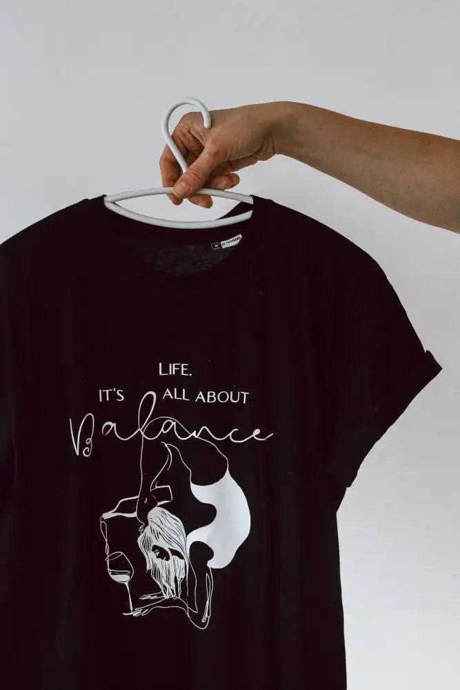 It’s all about balance t-shirt - t-paita tasapaino on kaikki t-paita luomupuuvillasta retkeilyvarusteet verkkokaupasta