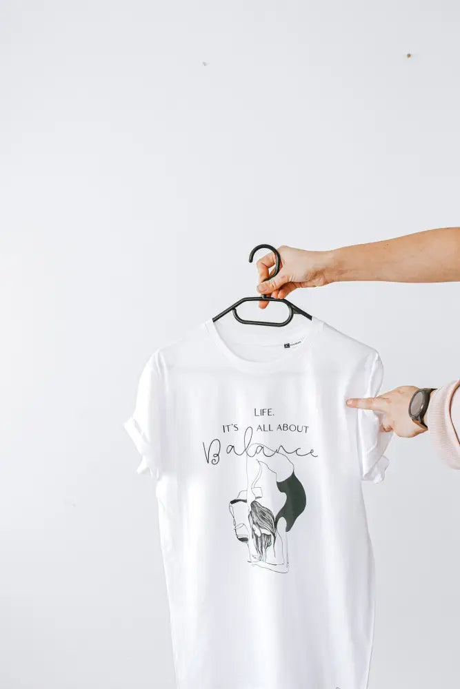 It’s all about balance t-shirt - t-paita tasapaino on kaikki t-paita luomupuuvillasta retkeilyvarusteet verkkokaupasta