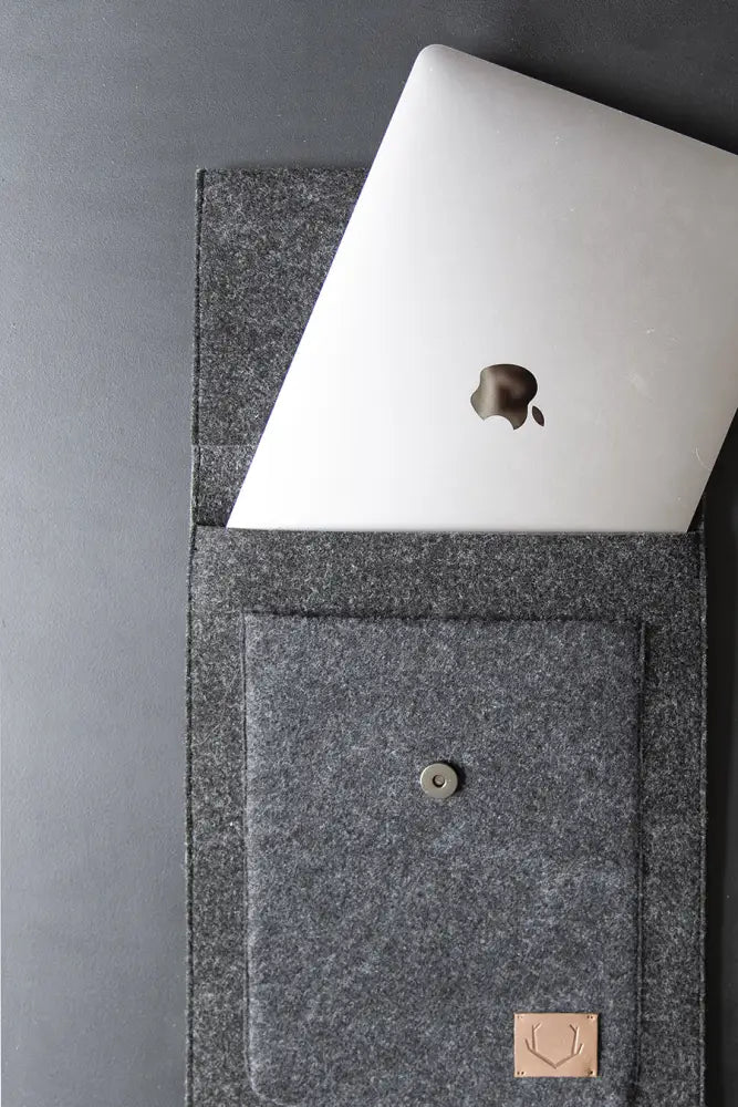 Laptop sleeve malmö 13’ black - laukku 13 kannettavan suoja huovasta retkeilyvarusteet verkkokaupasta 48,60 €