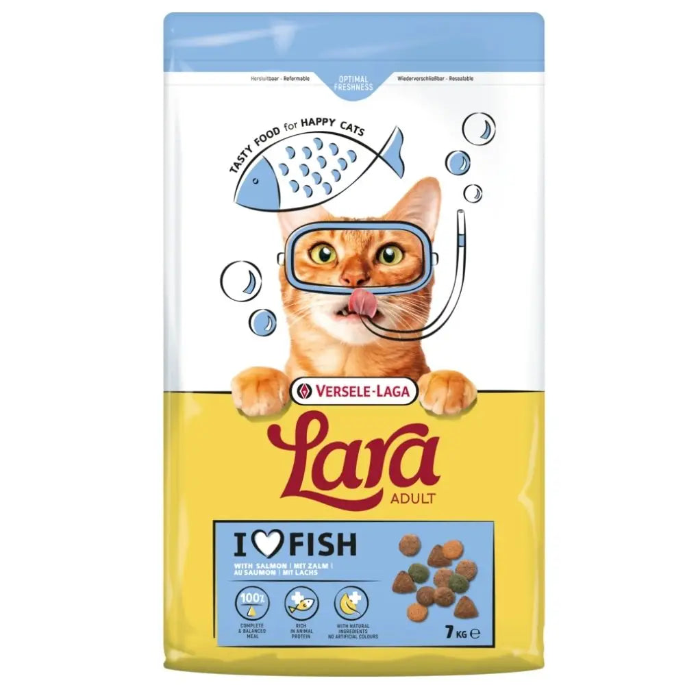 Lara adult salmon kissanruokapussi, jossa leikkisä oranssi tabby sukellusvarusteissa ja brändin nimi punaisella scriptillä keltaisella taustalla