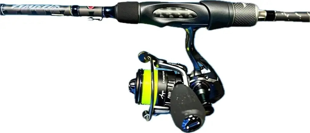 Musta ja sininen kalastusvapa, johon sopii kirkkaankeltaisella kelalla varustettu heittokela.