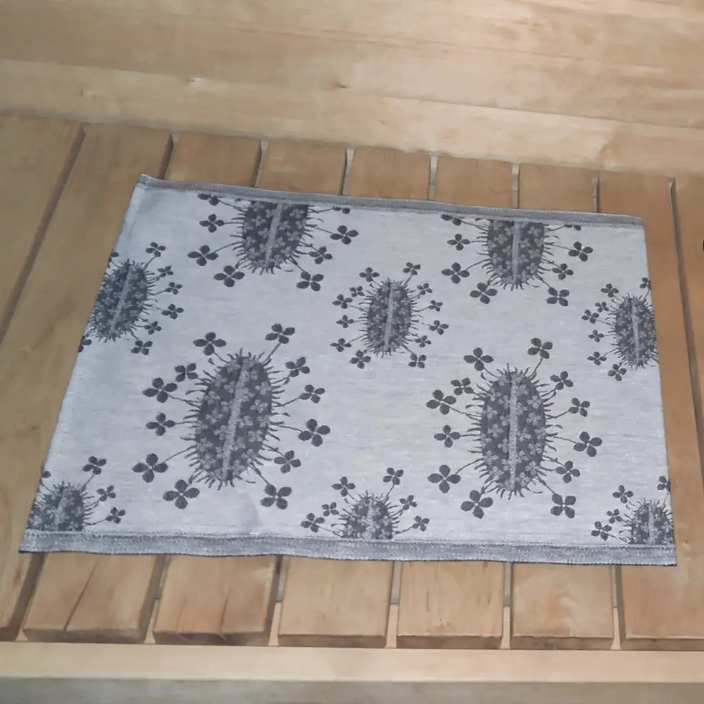 Light gray linen bath mat pefletti tuhero puskapalovaara jokipiin pellava with dark gray cactus and clover motifs and frayed edges