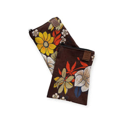 Pussukka brown flower on ruskea vetoketjullinen kukkakuvioinen pussi keltaisin ja oranssein kukin