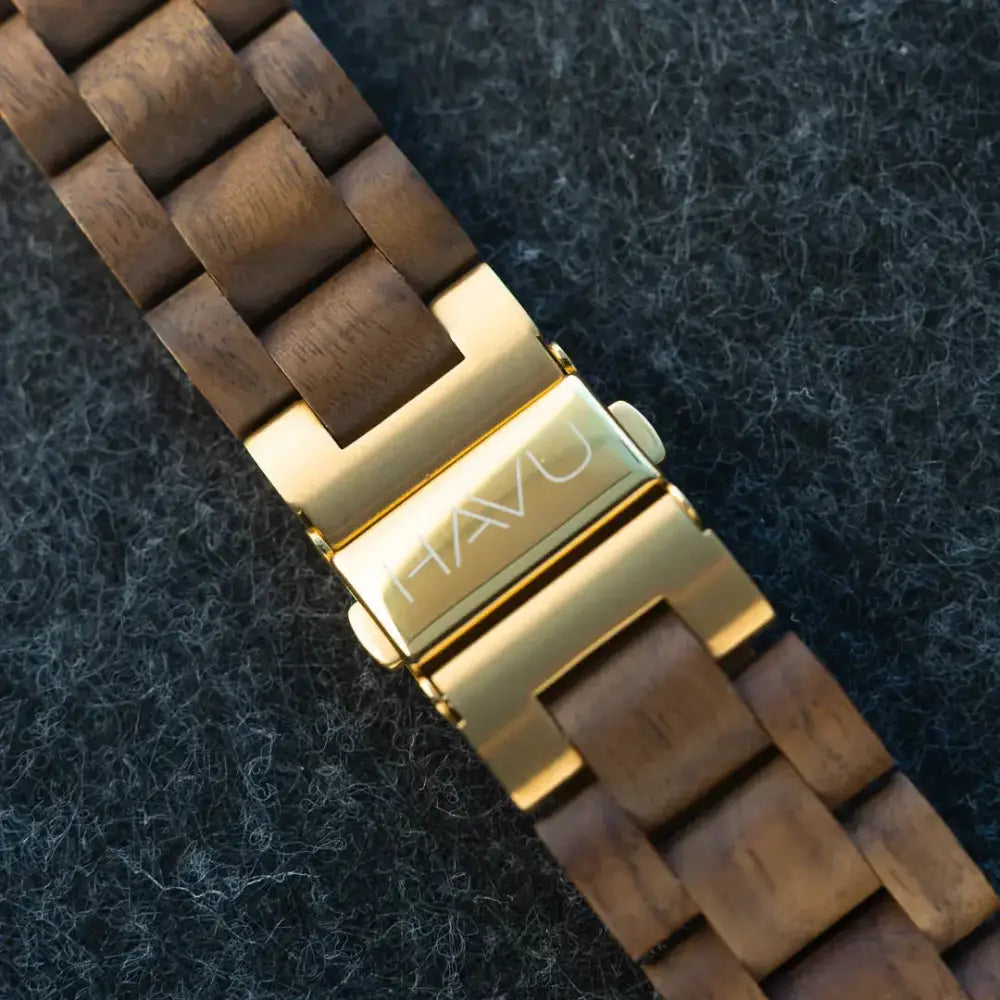 Golden havu kellonranneke Revontuli Pähkinäpuu 40mm interlocking puulinkki design classically elegant