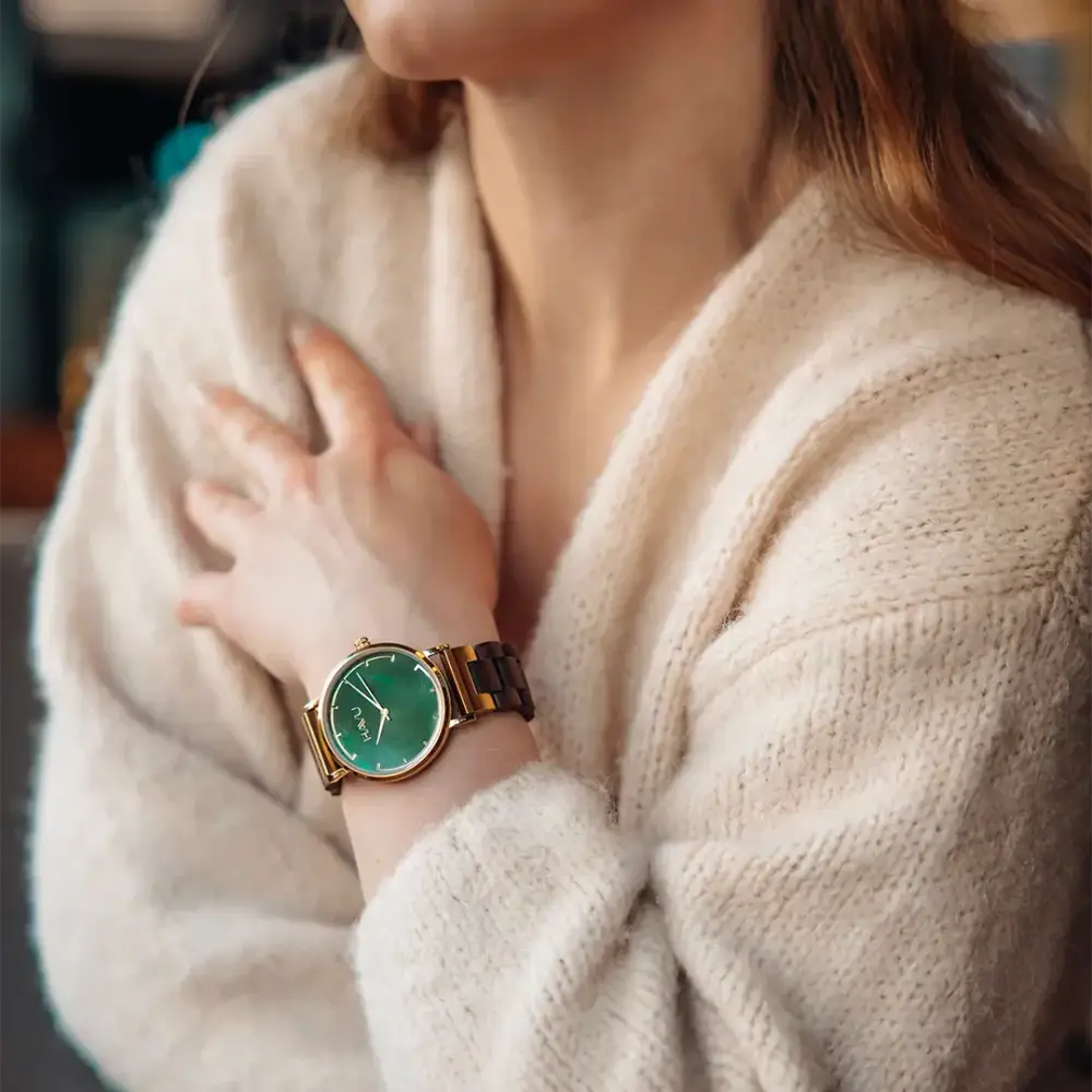 Sleek vihreä kellotaulu kultaiseen koteloon ja tummanruskea keraaminen ranneke revontuli pähkinäpuu 40mm ennakkomyynti