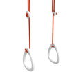 Valkoiset muoviset voimistelurenkaat oransseilla remmeillä ja säätöklipseillä tuotteessa rings - birch - red