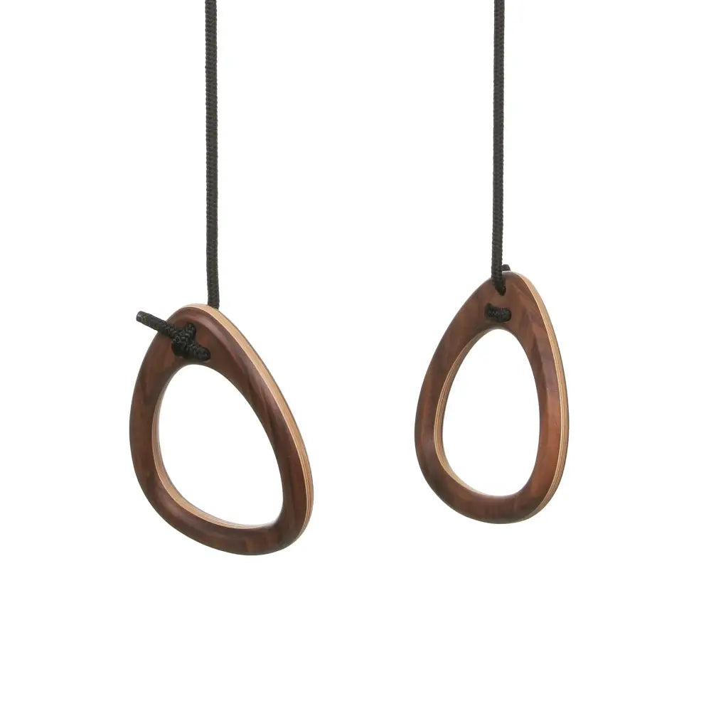 Teardrop-muotoiset pu gymnastiikkarenkaat luonnonvärisellä walnut-viilulla ja mustilla riippuvilla naruilla