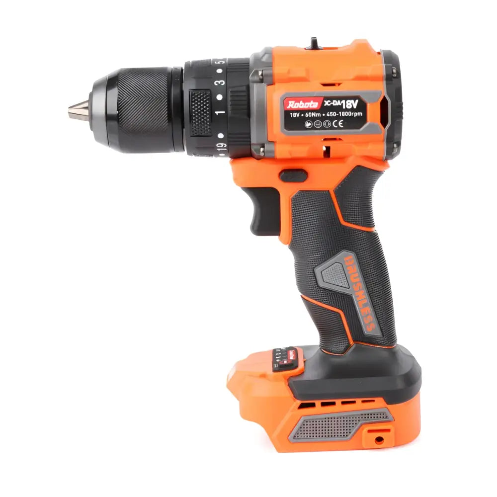 Robota dc-da18v akkuporakone runko oranssi ja musta johdoton porakone jossa teksturoitu kahva ja robusto merkki sivulla