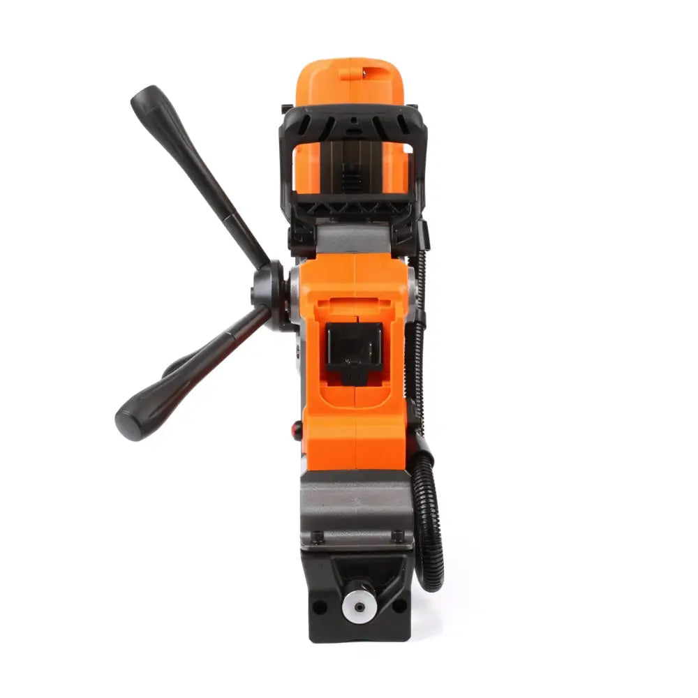 Robota dc-md18v akkumagneettiporakone oranssi ja musta väri ergonomisilla kahvoilla ja tukevalla jalustalla