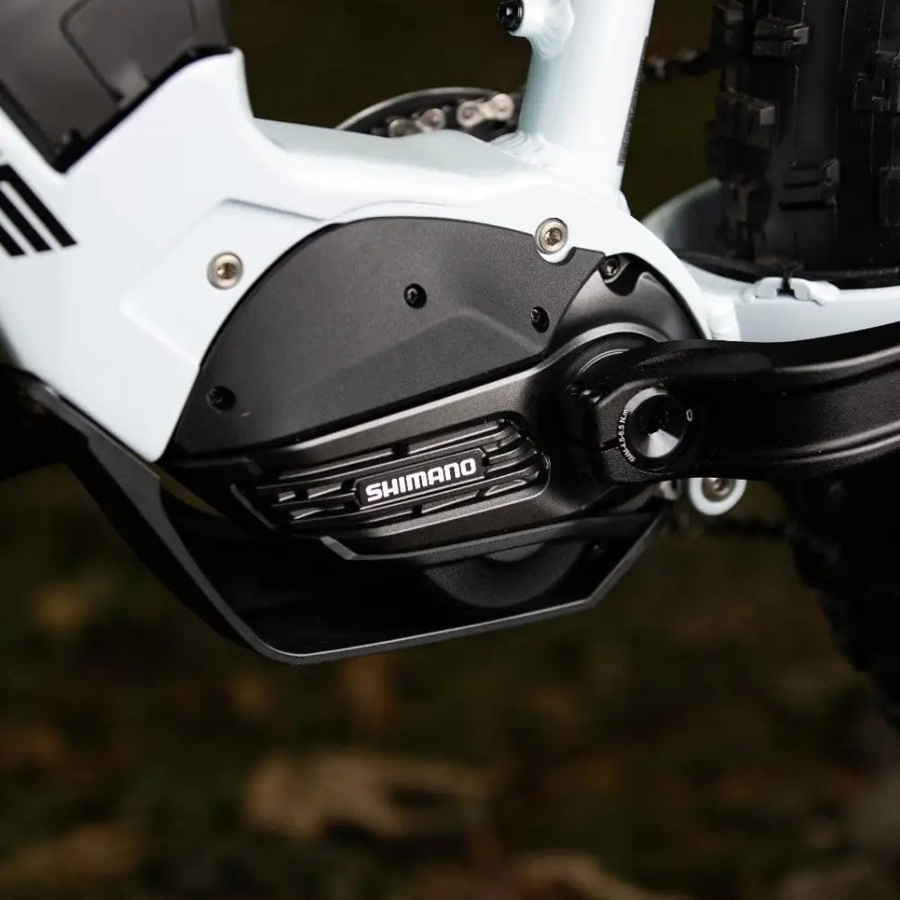 Black shimano sähköpyörän moottorin kotelo mattapintaisena rock machine vyöry e50r mallissa