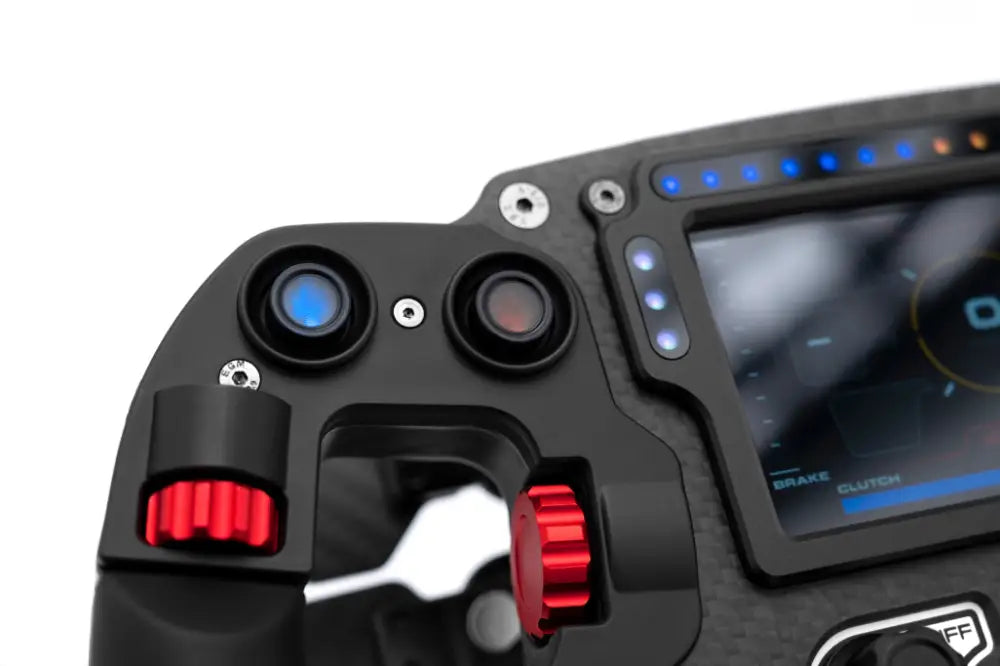 Simagic fx pro formula ohjauspyörä musta hiilikuituinen ohjain punaisilla teksturoiduilla napeilla ja sinisillä led-valoilla