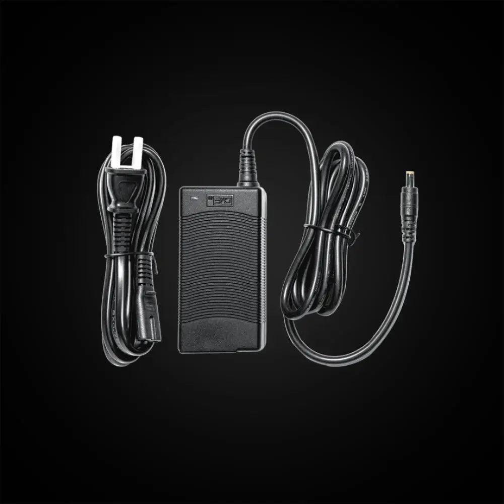 Musta muovinen virtalähde simagic gt linear haptic pedal reactorille, jossa uurrettu pinta ja kierrettävät kaapelit