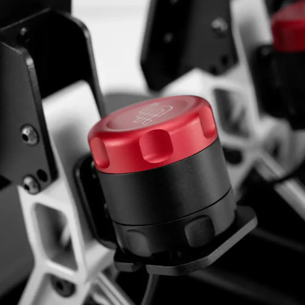 Punainen ja musta sylinterimäinen polttoainetähti simagic gt linear haptic pedal reactoria varten teksturoidulla otteella ja kohokuvioidulla logolla