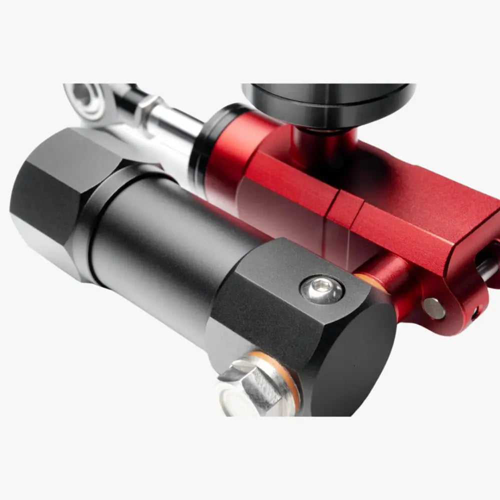 Musta ja punainen alumiininen hydraulisylinterikokoonpano koneistetuilla kuusikulmaisilla liittimillä simagic p1000 hydraulijärjestelmässä