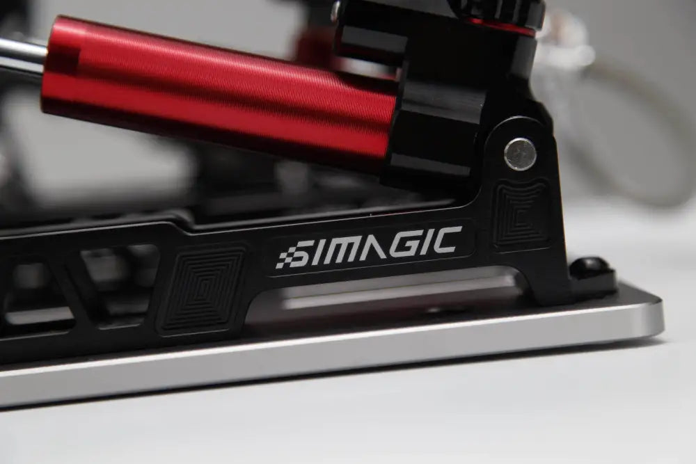 Simagic p2000 hydraulinen 200kg 3-poljinsetti musta ja punainen simmagic poljinjarruvipu teksturoiduilla otepinnoilla