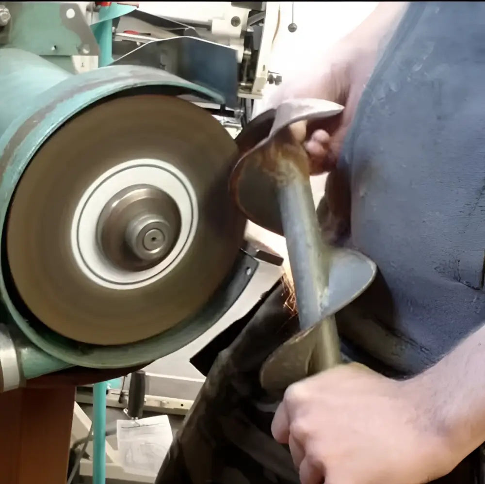 Teroituspalvelu - lähetä jääkairasi terä meille teroitettavaksi - retkeilyvarusteet verkkokaupasta