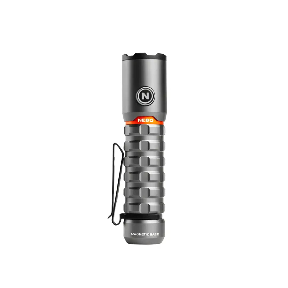 Matta musta nebo torchy 2k usb c taskuvalaisin oranssilla korostusalueella ja teksturoidulla otteella