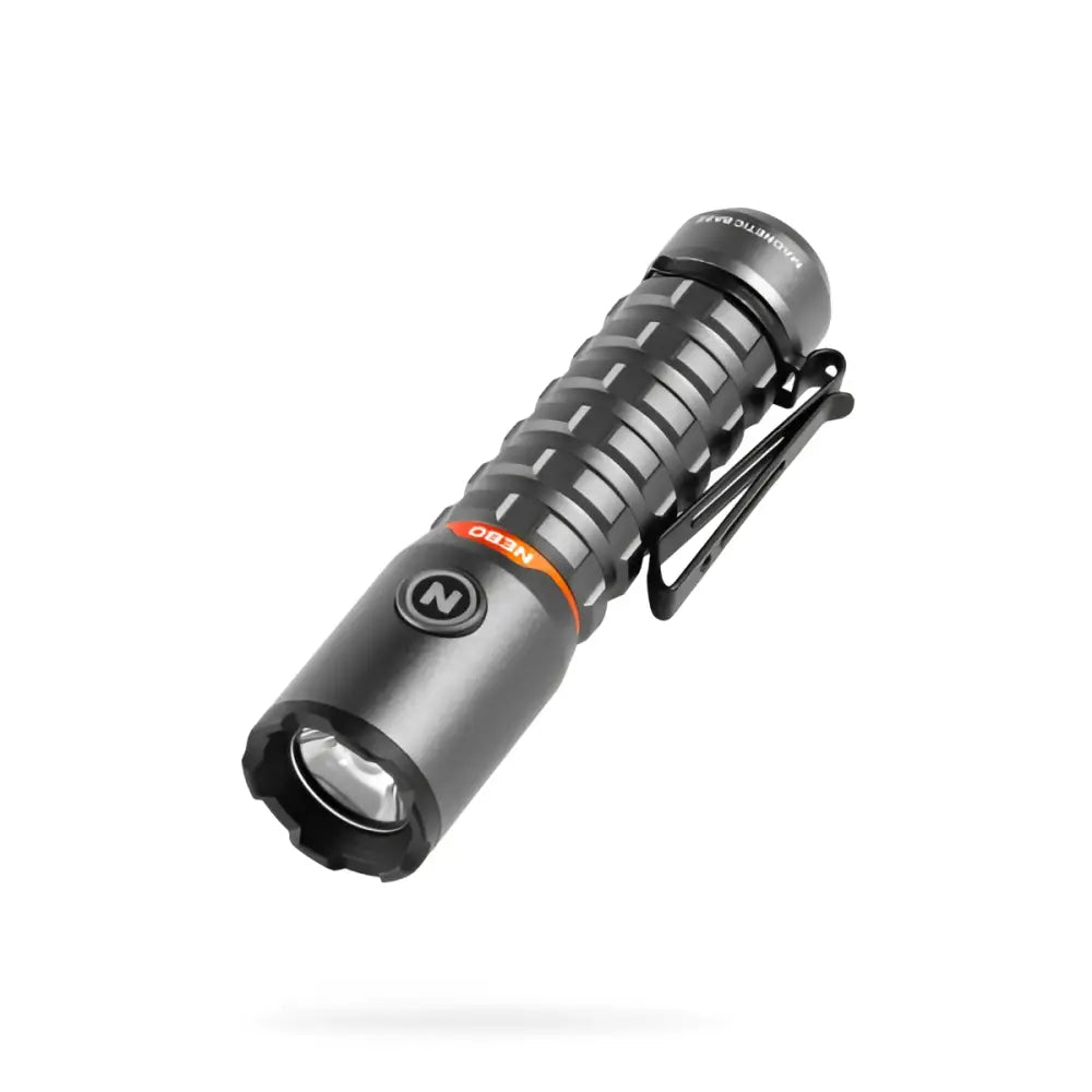 Musta nitecore ne01 taktinen USB C taskulamppu teksturoidulla otteella ja kiinnikkeellä torchy 2k taskuvalaisin