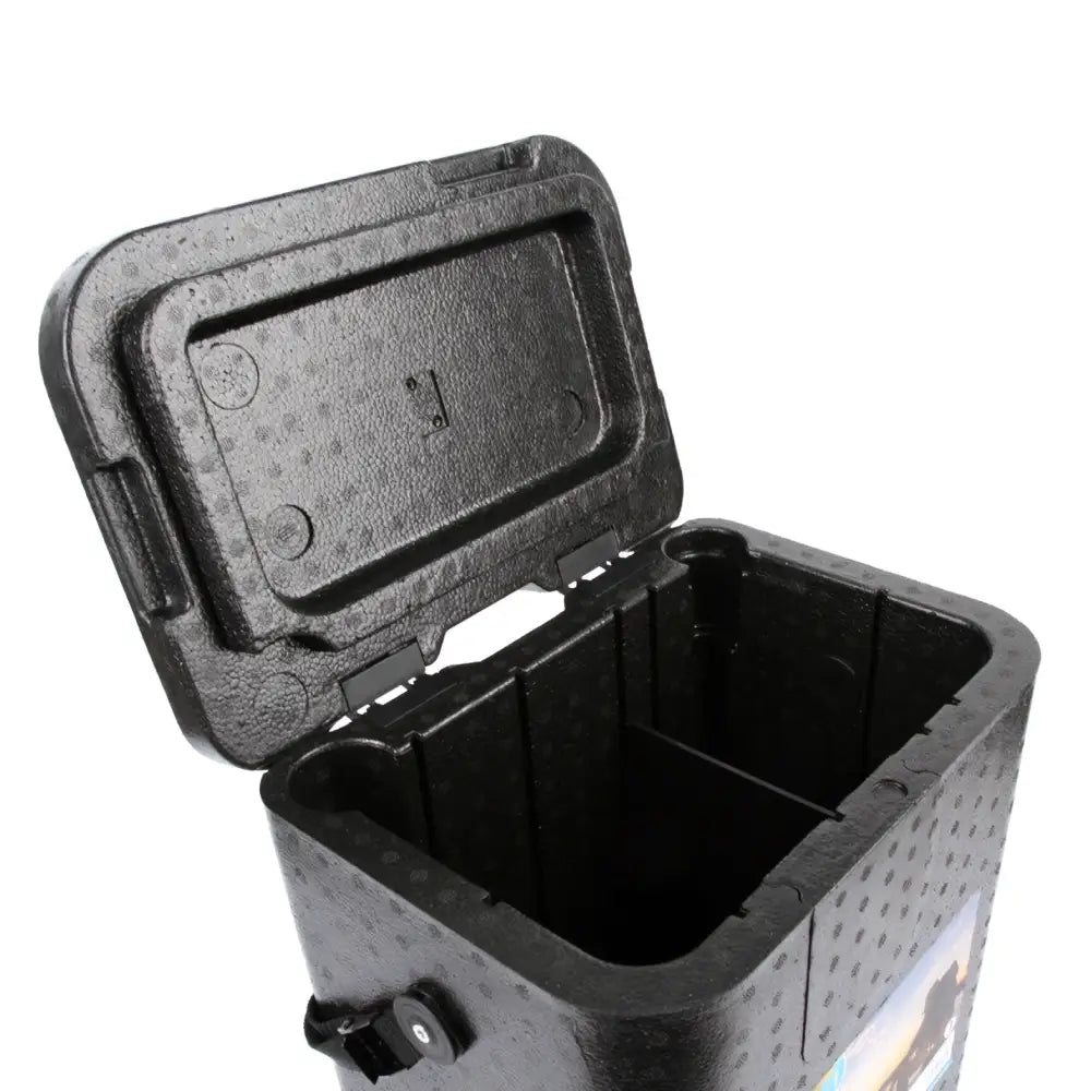 Musta vaahtomuovinen väinö ice box pilkkipönttö jossa on teksturoitu pinta ja saranoitu kansi