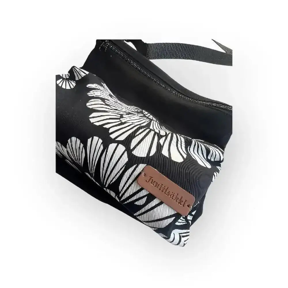 Vyölaukku mustakukka black and white floral patterned juntasakki crossbody bag with zipper closure