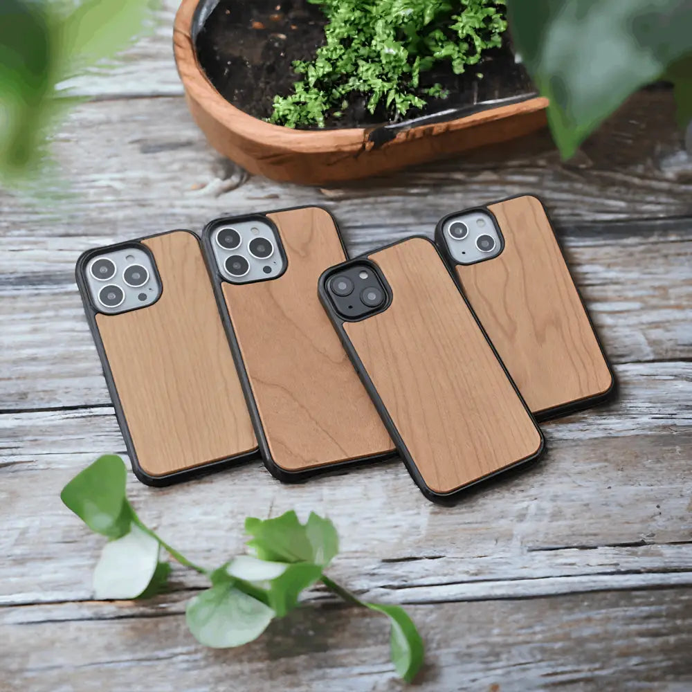 Wood iphone case - cherry - wildpoint outdoors retkeilyvarusteet verkkokaupasta