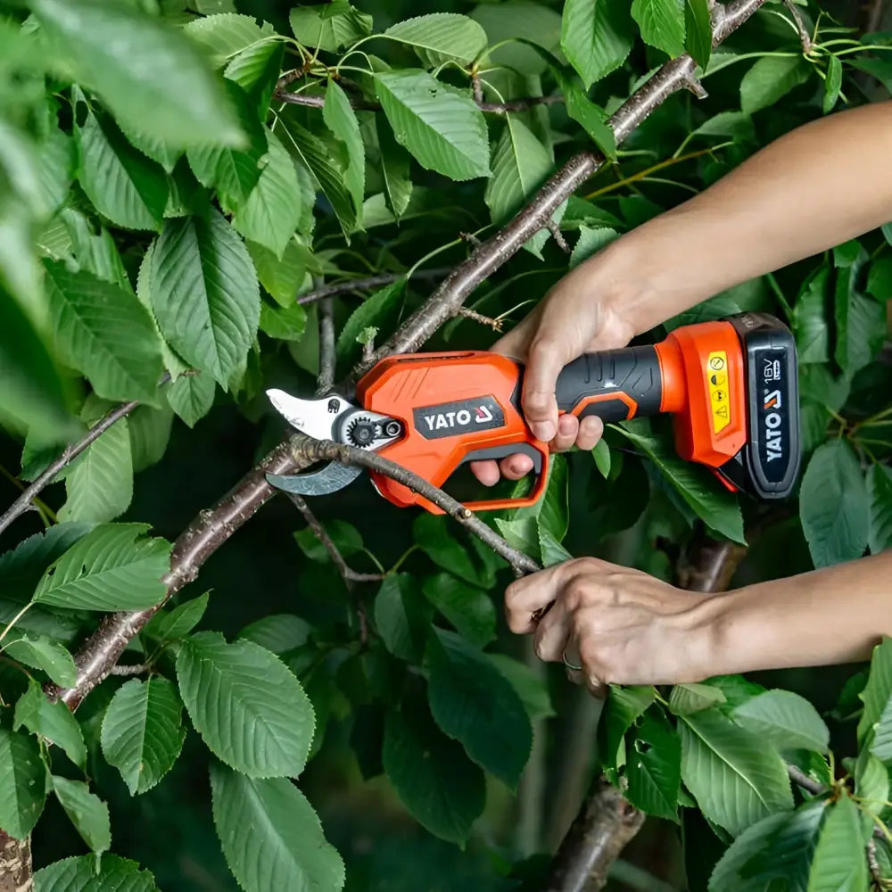 Yato akkuoksasakset 18v + 2.0 ah akku ja laturi sarja - retkeilyvarusteet verkkokaupasta 139,95 €